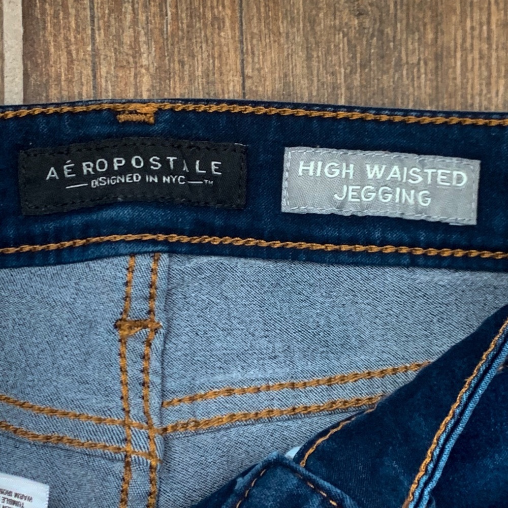 HIGHWAISTED AEROPOSTALE BLUE JEANS SMALL
